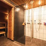 Urhola, Kruunupuisto 4*