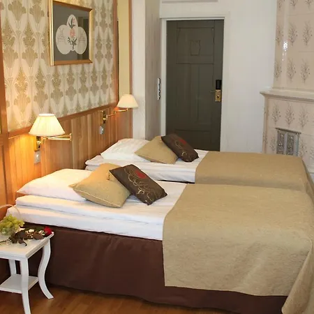 Urhola, Kruunupuisto 4*