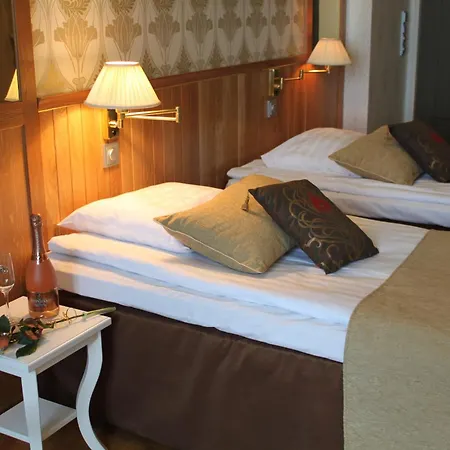 Urhola, Kruunupuisto Hotell 4*
