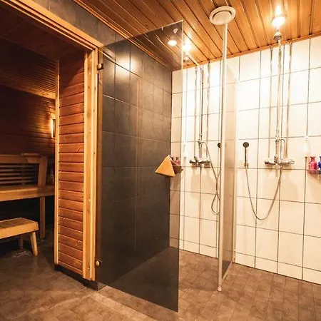 Urhola, Kruunupuisto 4*
