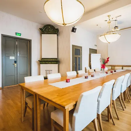 Hotell Urhola, Kruunupuisto 4*
