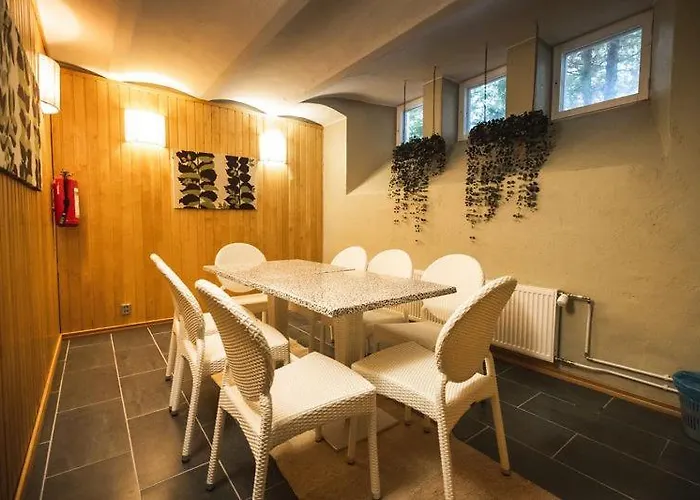 Urhola, Kruunupuisto Otel 4*